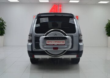Mitsubishi Pajero Вид 4