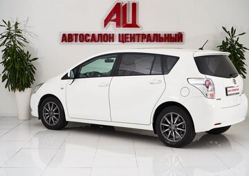 Toyota Verso Вид 4